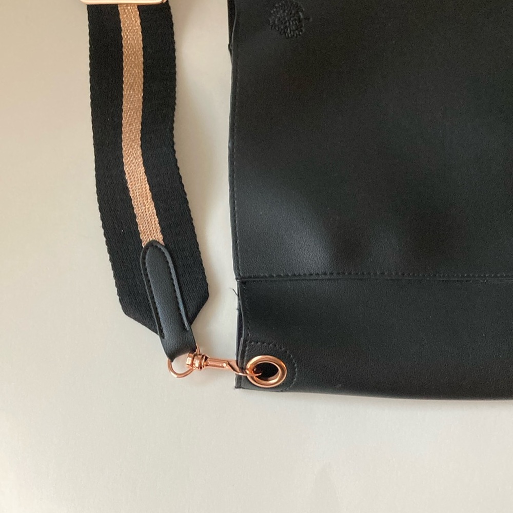 Crabtree Black Hobo Bag with Slouchy Design and Long Strap - Picture 4 of 9